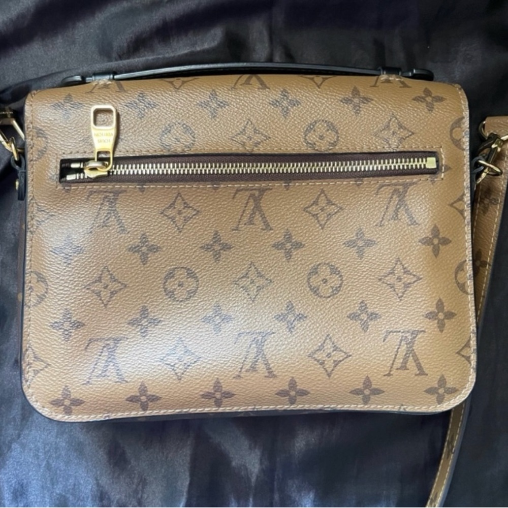 Louis Vuitton Pochette Metis reverse Monogram Crossbody Bag - Picture 2 of 16